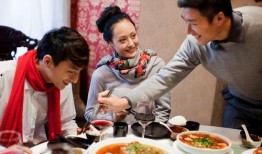 瓜瓜吃瓜故事 体育生栏杆救人操视频吃瓜,吃瓜群众见证英勇一幕